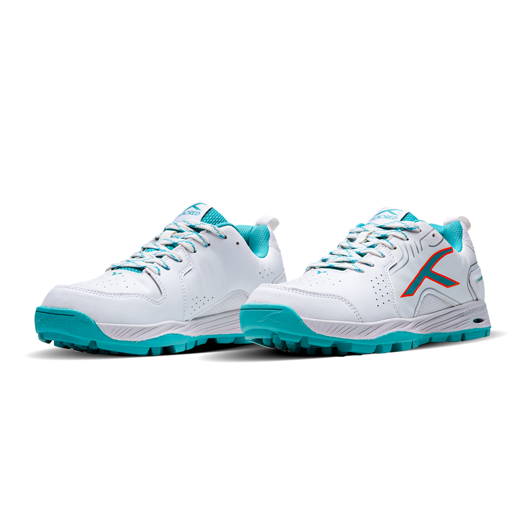 HUNDRED PITCH FORCE CRICKET SHOES