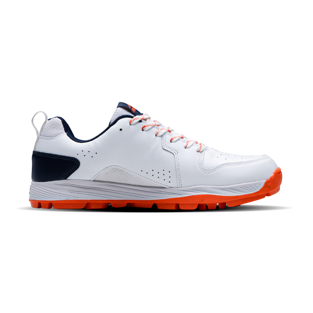 HUNDRED PITCH FORCE CRICKET SHOES